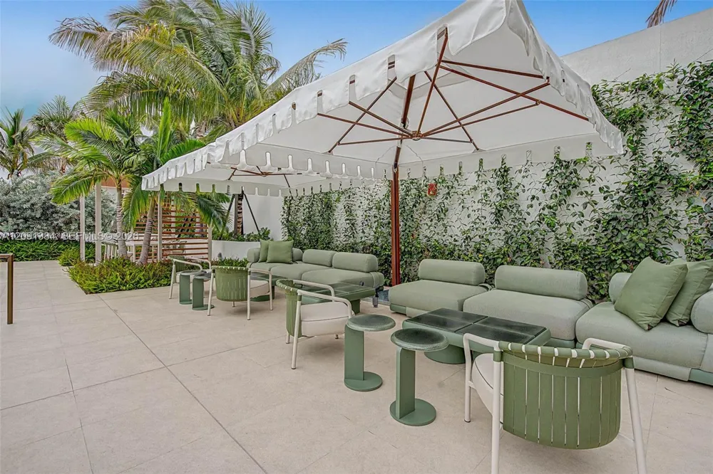 2200 Brickell Avenue #405 Miami, FL 33129