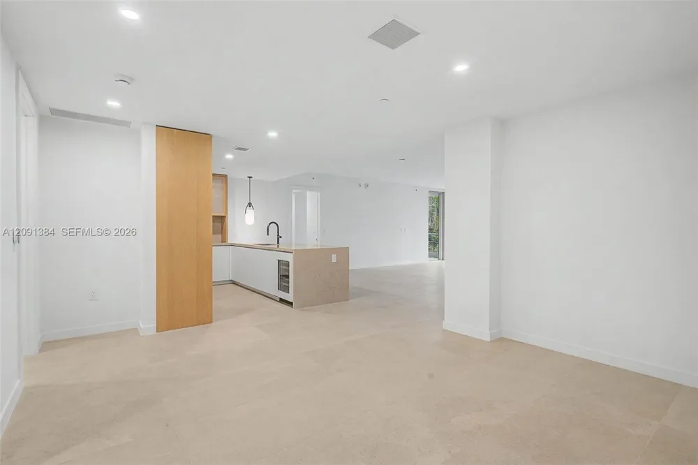 2200 Brickell Avenue #405 Miami, FL 33129