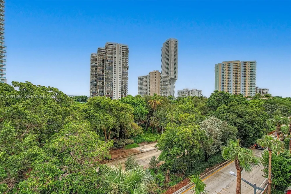 2200 Brickell Avenue #405 Miami, FL 33129