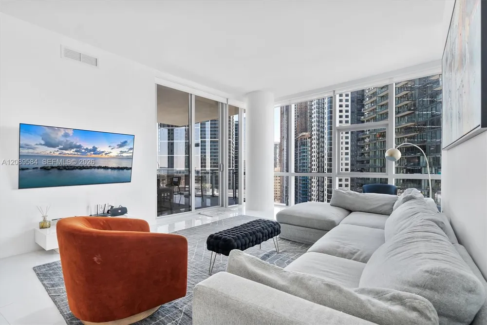 851 NE 1st Ave #1712 Miami, FL 33132