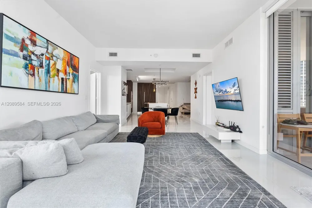 851 NE 1st Ave #1712 Miami, FL 33132