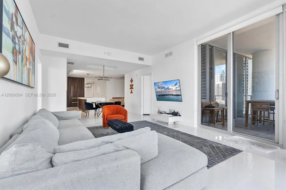 851 NE 1st Ave #1712 Miami, FL 33132
