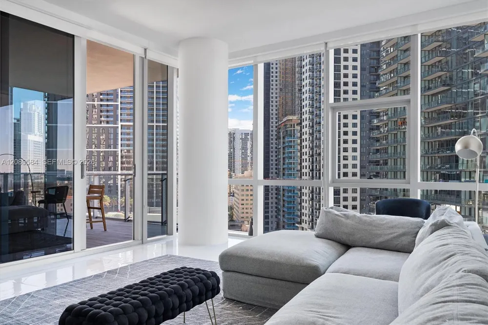 851 NE 1st Ave #1712 Miami, FL 33132