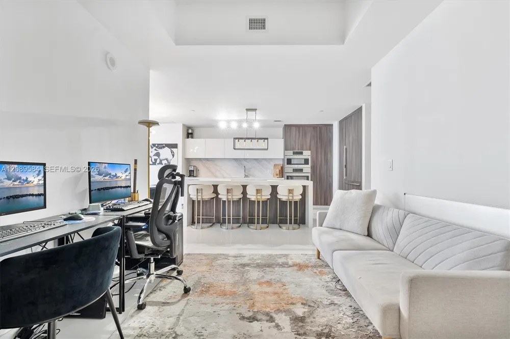 851 NE 1st Ave #1712 Miami, FL 33132