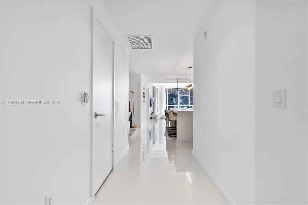 851 NE 1st Ave #1712 Miami, FL 33132