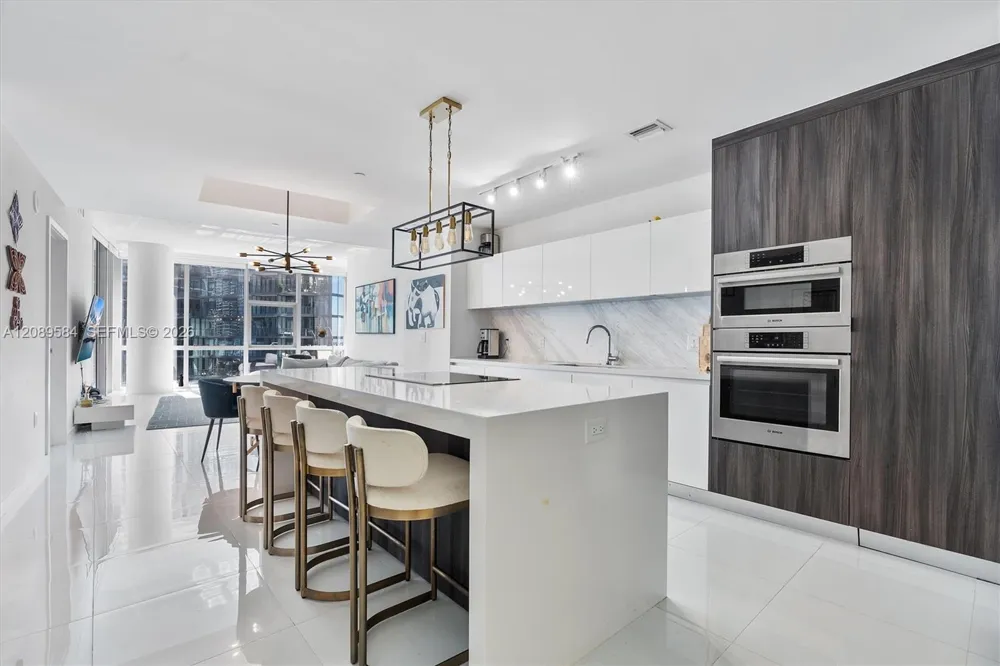 851 NE 1st Ave #1712 Miami, FL 33132