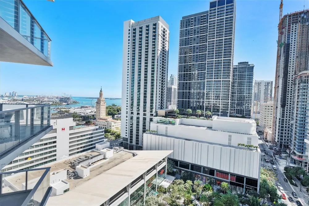 851 NE 1st Ave #1712 Miami, FL 33132