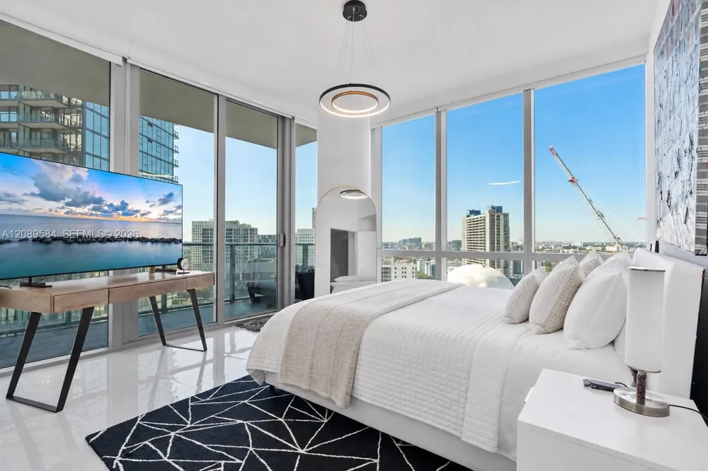 851 NE 1st Ave #1712 Miami, FL 33132