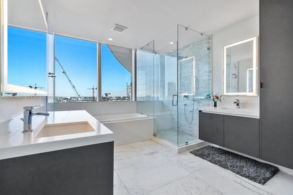 851 NE 1st Ave #1712 Miami, FL 33132