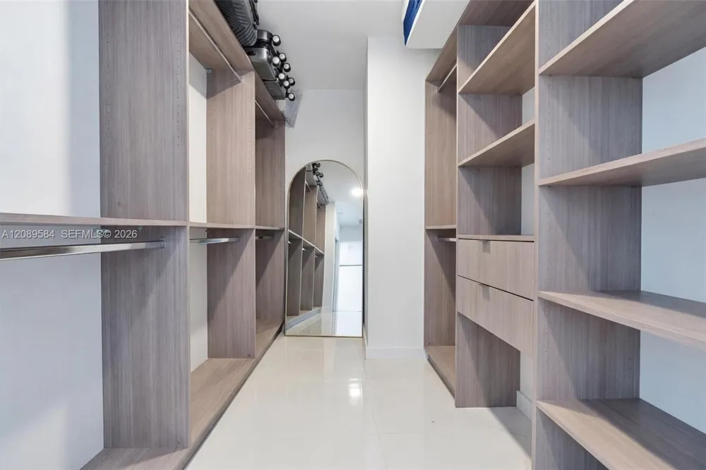 851 NE 1st Ave #1712 Miami, FL 33132