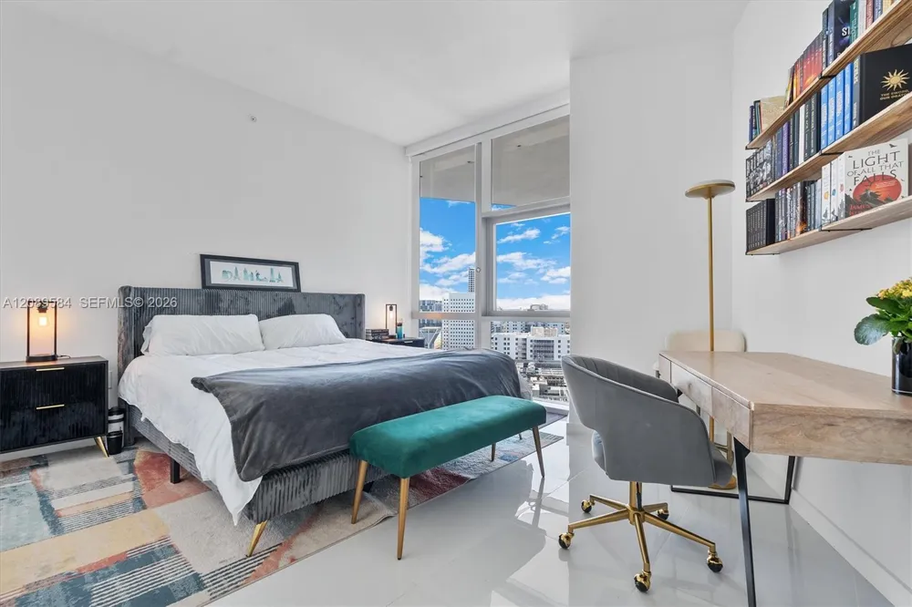 851 NE 1st Ave #1712 Miami, FL 33132