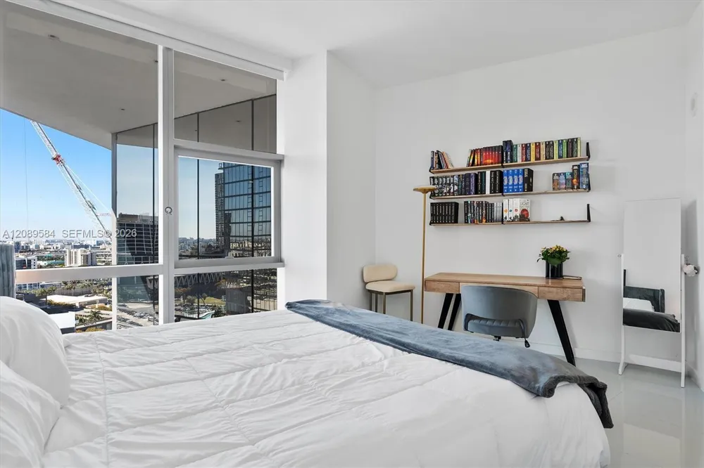 851 NE 1st Ave #1712 Miami, FL 33132