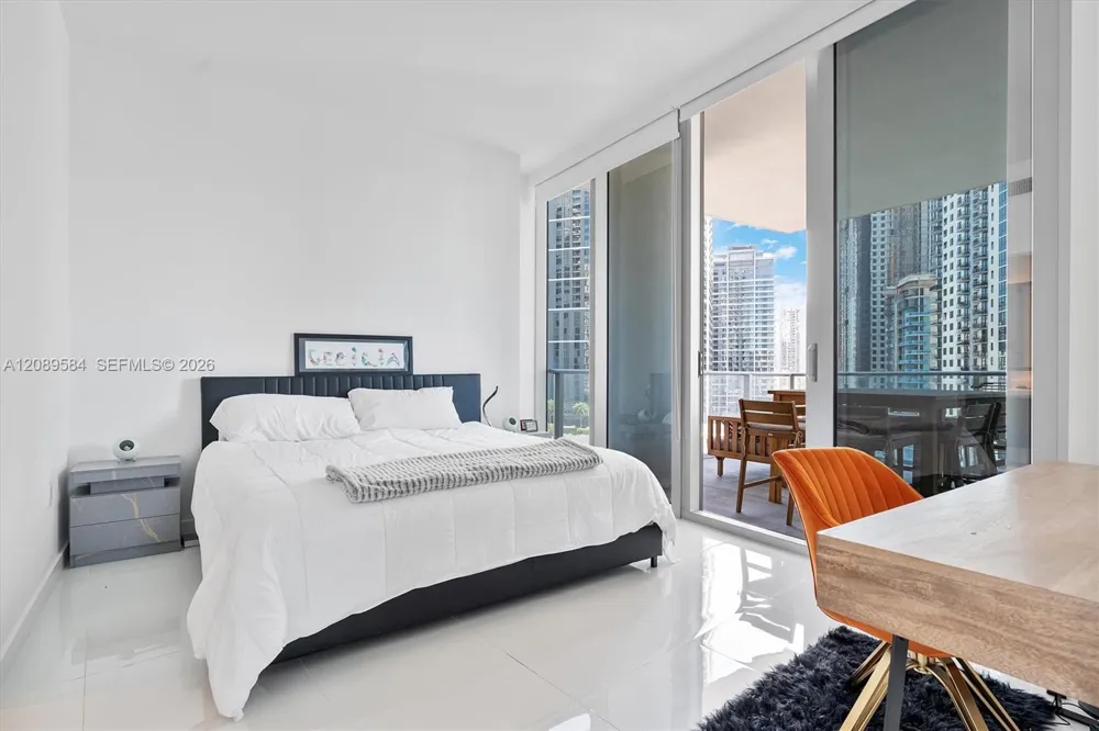 851 NE 1st Ave #1712 Miami, FL 33132
