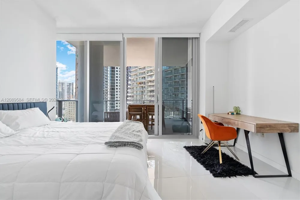 851 NE 1st Ave #1712 Miami, FL 33132