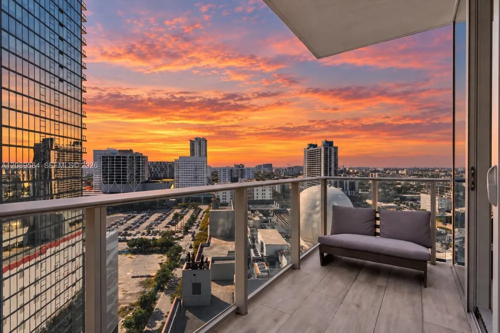 851 NE 1st Ave #1712 Miami, FL 33132
