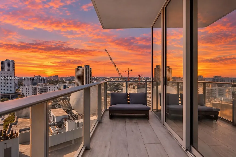 851 NE 1st Ave #1712 Miami, FL 33132