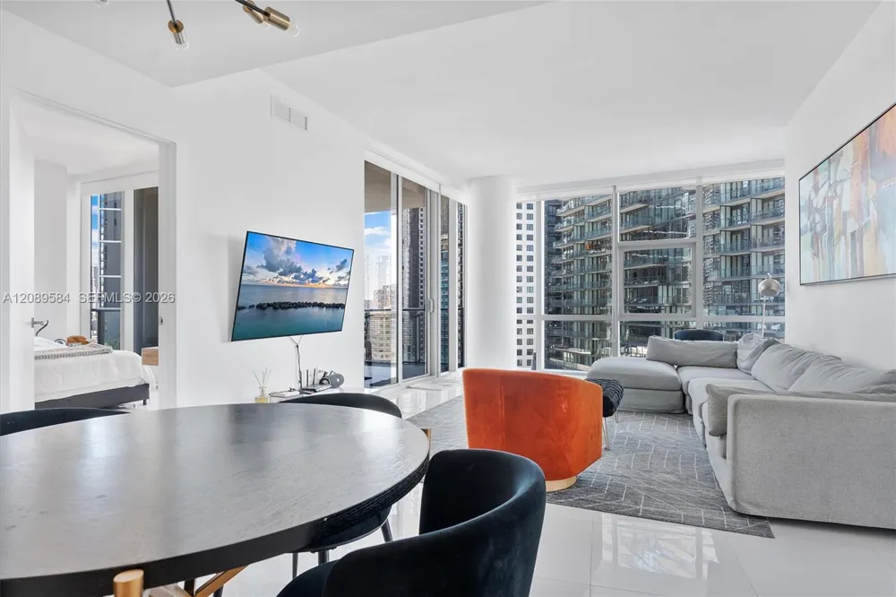 851 NE 1st Ave #1712 Miami, FL 33132