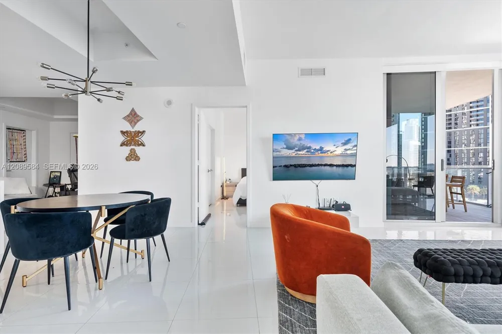 851 NE 1st Ave #1712 Miami, FL 33132