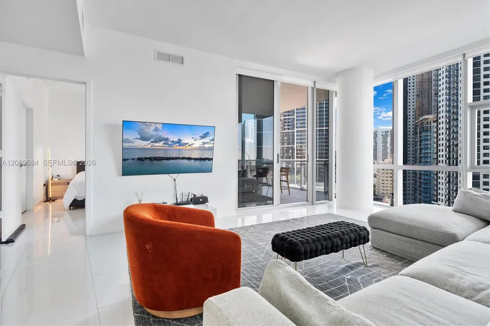 851 NE 1st Ave #1712 Miami, FL 33132