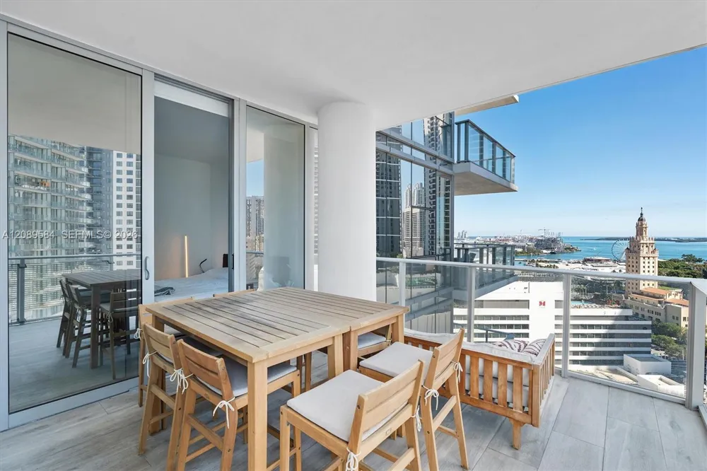 851 NE 1st Ave #1712 Miami, FL 33132