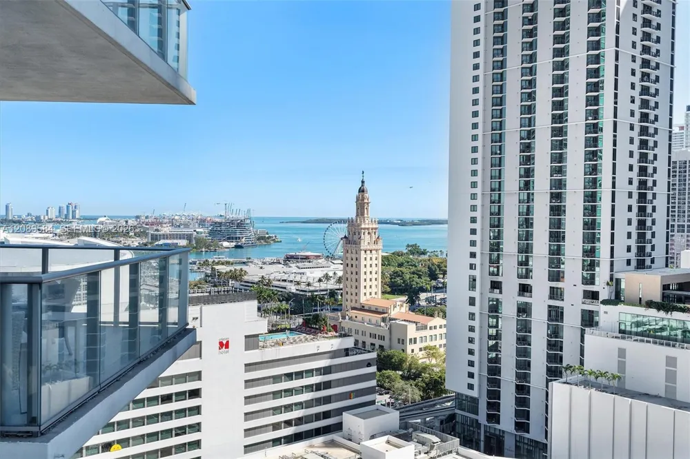 851 NE 1st Ave #1712 Miami, FL 33132