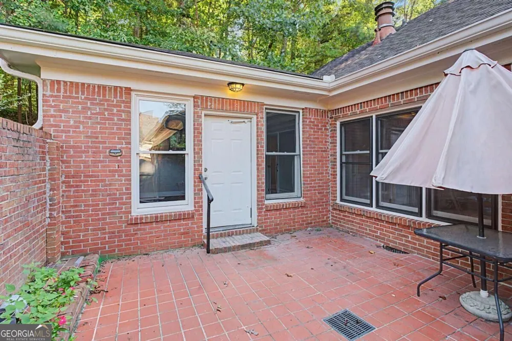 1883 Bedfordshire CT Decatur, GA 30033