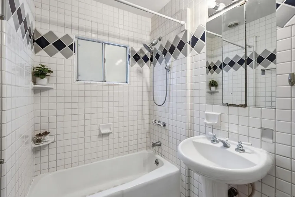 1616 Glenwood Dr. San Diego, CA 92103