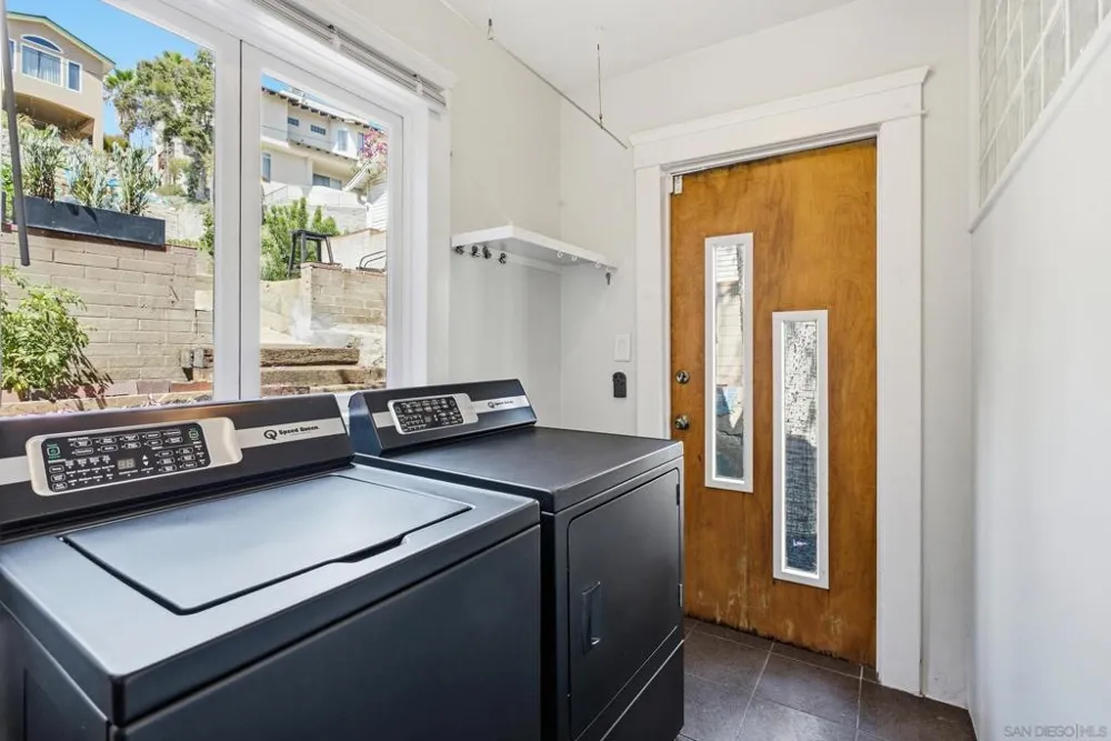 1616 Glenwood Dr. San Diego, CA 92103