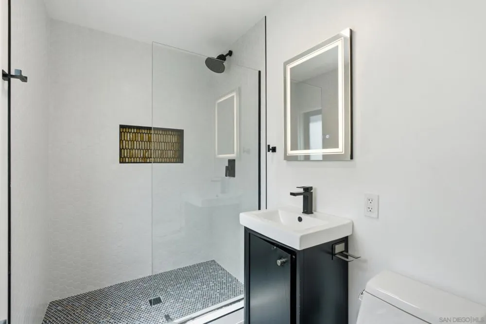 1616 Glenwood Dr. San Diego, CA 92103