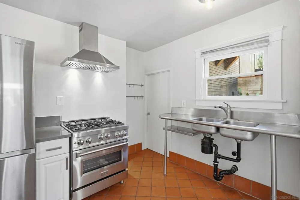 1616 Glenwood Dr. San Diego, CA 92103