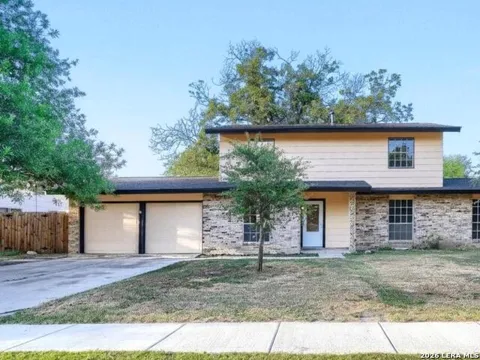231 MEADOW PATH DR