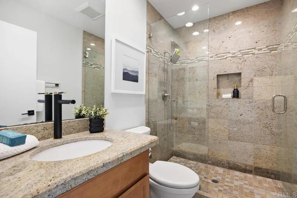2016 Pintoresco Ct Carlsbad, CA 92009