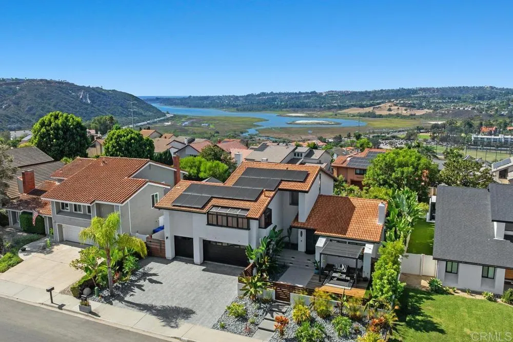 2016 Pintoresco Ct Carlsbad, CA 92009
