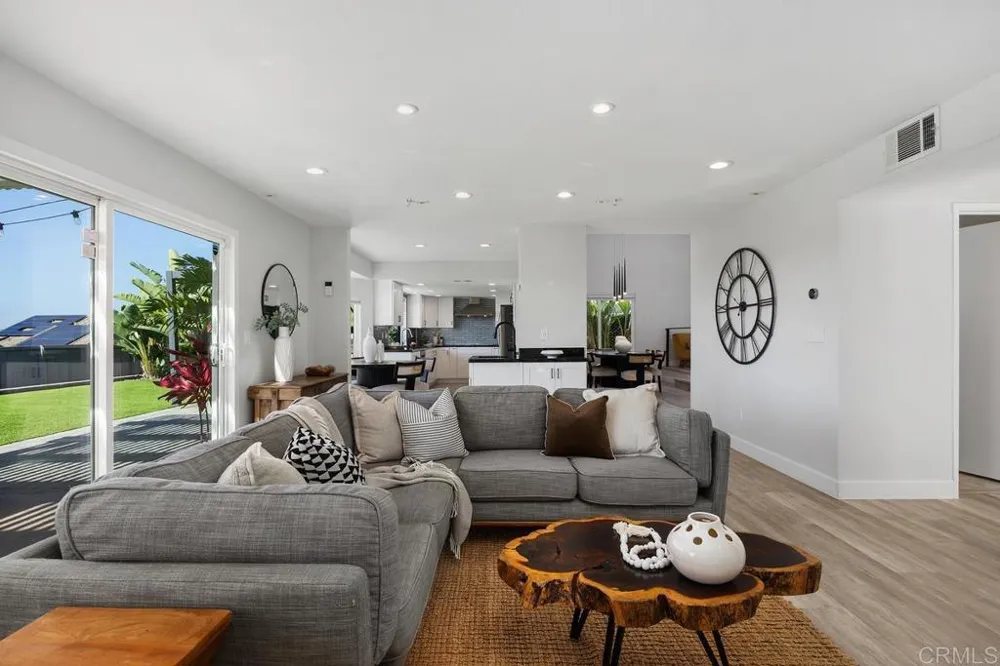 2016 Pintoresco Ct Carlsbad, CA 92009