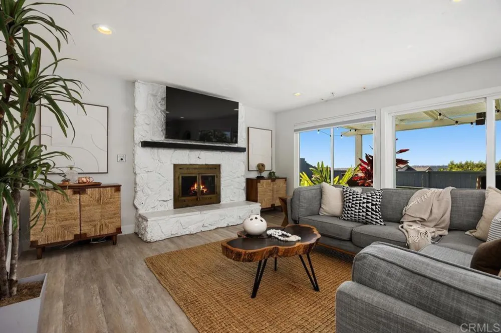 2016 Pintoresco Ct Carlsbad, CA 92009