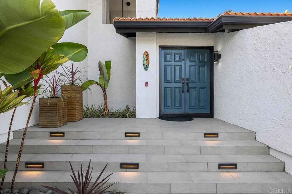 2016 Pintoresco Ct Carlsbad, CA 92009