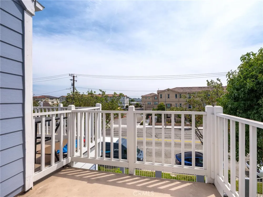 1229 W 223rd Street #211 Torrance, CA 90502