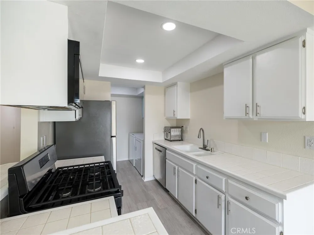 1229 W 223rd Street #211 Torrance, CA 90502