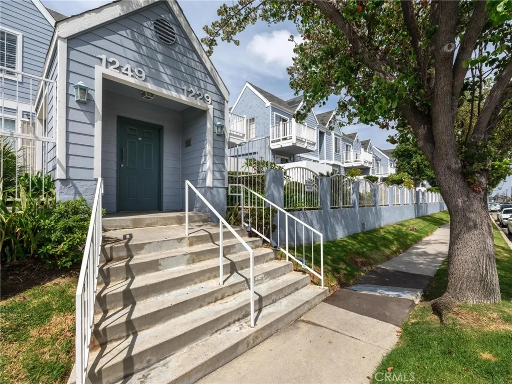 1229 W 223rd Street #211 Torrance, CA 90502