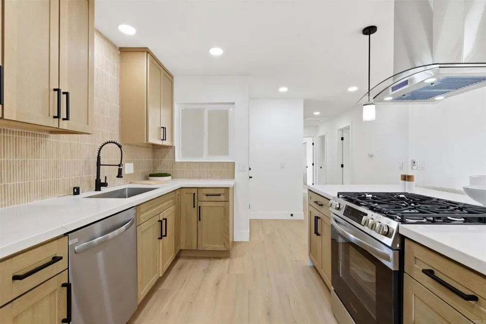 4230 Kirkcaldy Dr San Diego, CA 92111