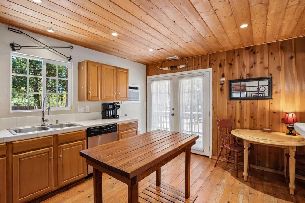 54007 Riverside County Playground Road Idyllwild, CA 92549