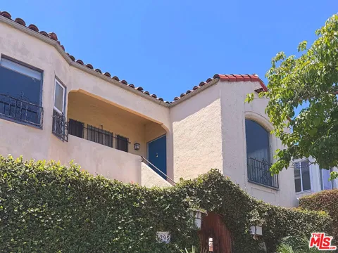 1295 S Cochran Avenue