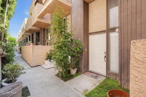 5307 Wilkinson Avenue #19b