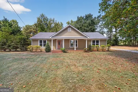 138 Lakeshore CIR NE