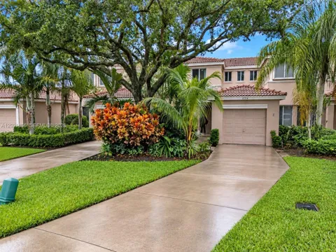 1724 SW 110th Ter