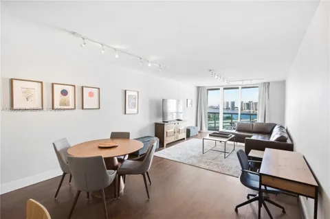 19380 Collins Ave #1219