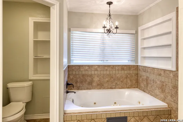 921 Maple Uvalde, TX 78801