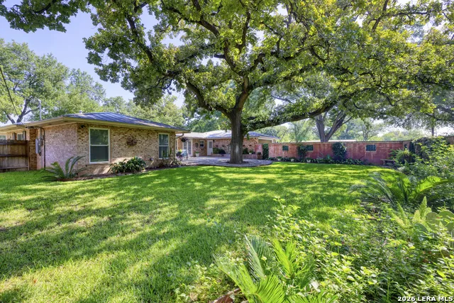 921 Maple Uvalde, TX 78801