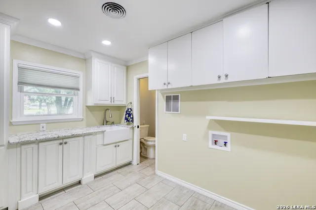 921 Maple Uvalde, TX 78801