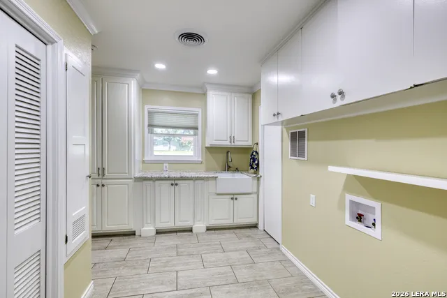 921 Maple Uvalde, TX 78801